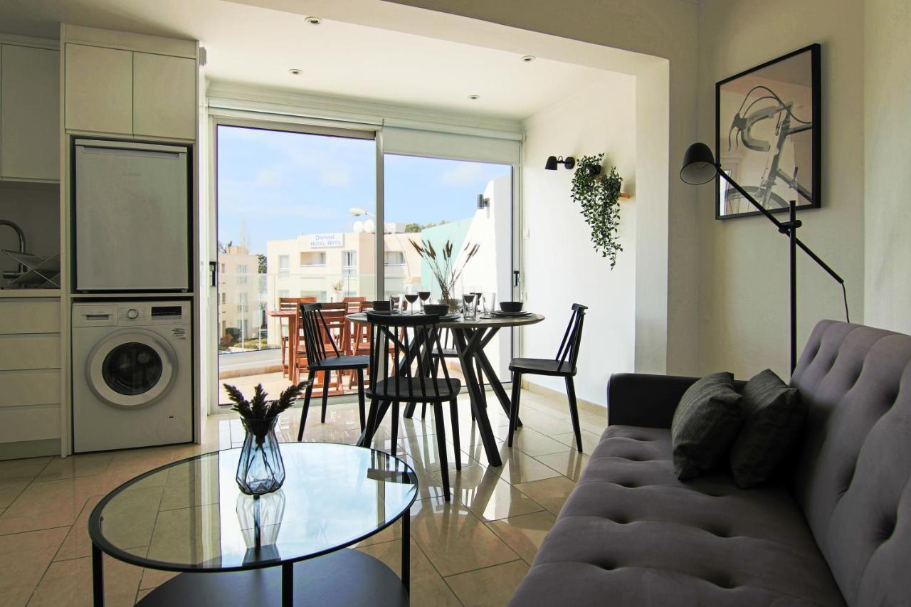 Phaedrus Living Seaside Junior Suite Lighthouse 63 Paphos Kültér fotó